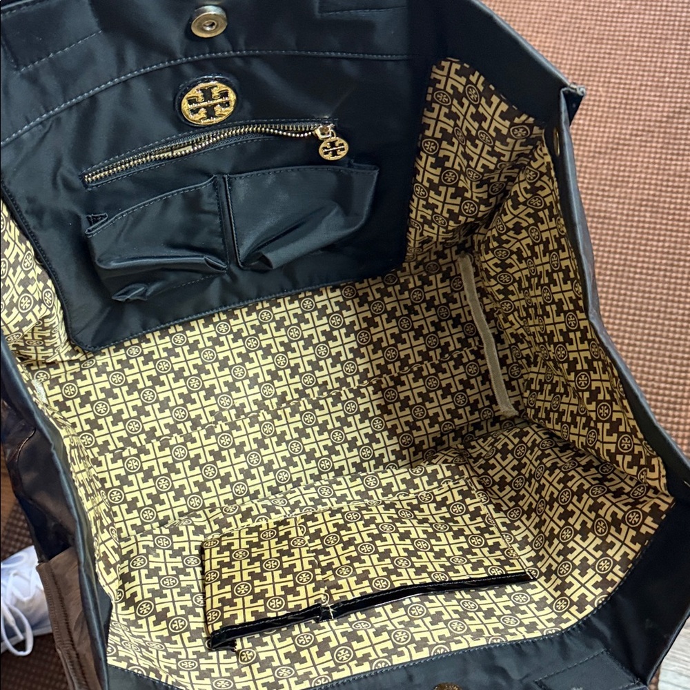 Tory Burch Black Glossy Logo Tote - Picture 6 of 8